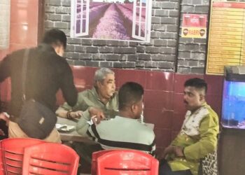 দিল্লী যাত্রার পথে শক্তিগড়ের খাবার দোকানে পুলিশ পাহারায় তিন ঘনিষ্টের সঙ্গে গোপন শলাপরামর্শ সারলেন অনুব্রত