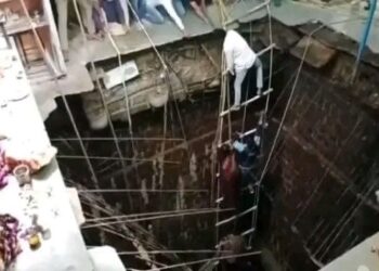 ইন্দোরে রামনবমী উদযাপনের সময় মন্দিরের সিড়ি ধসে ১৩ জনের মৃত্যু