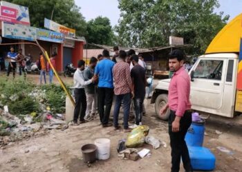 প্রকাশ্যে আবর্জনা ফেলায় ১০ দোকান সিল করে দিয়েছে আহমেদাবাদ মিউনিসিপ্যাল ​​কর্পোরেশন