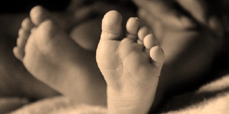 অভিযানের সময় ৪ দিনের শিশুকে পা দিয়ে পিষে মারার অভিযোগ ঝাড়খণ্ডের গিরিডির পুলিশের বিরুদ্ধে