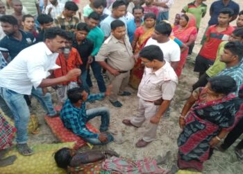 জমিতে পড়ে থাকা আলু কুড়াতে গিয়ে  ট্রাক্টর চাপা পরে মৃত্যু মহিলার