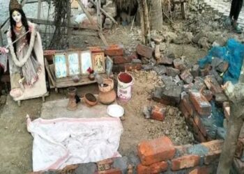 বাংলাদেশের সাতক্ষীরায় পারিবারিক মন্দির ভাঙচুর চালালো মুসলিম প্রতিবেশী