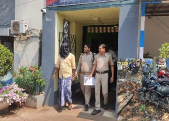 ভাতারে এক রাতে পরপর ৫ বাড়িতে চুরির ঘটনায় গ্রেফতার কুখ্যাত দুষ্কৃতীসহ ২