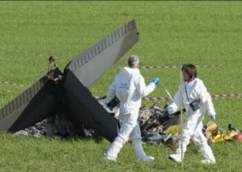 ইতালিতে মাঝ আকাশে দুই বিমানের সংঘর্ষ, নিহত ২ পাইলট