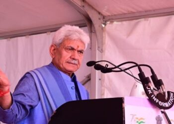 ন্যাশনাল কনফারেন্স, পিডিপি এবং কংগ্রেস নিজেদের জায়গা ফিরে পেতে জম্মু-কাশ্মীরের মানুষকে ভুল পথে পরিচালিত করার চেষ্টা করছে : লেফটেন্যান্ট গভর্নর মনোজ সিনহা