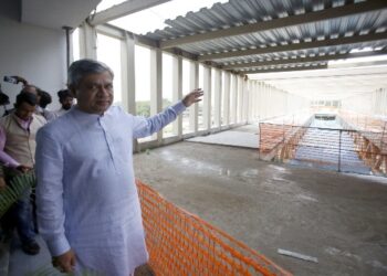 “রাহুল গান্ধী মনে করেন দেশ শাসন করা তাঁর জন্মগত অধিকার” : রেলমন্ত্রী