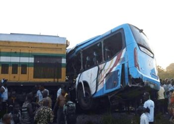 নাইজেরিয়ায় শ্রমিকবাহী বাস ও ট্রেনের সংঘর্ষে নিহত ৬, আহত বহু মানুষ