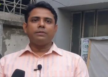 “হিন্দুদের পোষা মুরগি মনে করে আওয়ামি লীগ, যখন মন চাইবে জবাই করবে”- অ্যাডভোকেট সুমন কুমার রায়