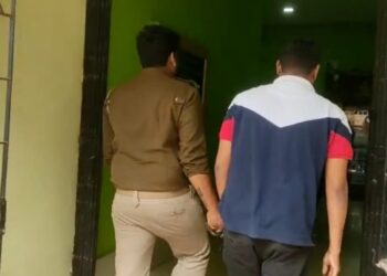 মোবাইলের টাওয়ার বসানোর টোপ দিয়ে ২ লক্ষাধিক টাকা প্রতারণার অভিযোগ ধৃত কলকাতার যুবক