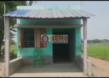 রাস্তা না পেয়ে তৃণমূলের পার্টি অফিসের নাম নিশানা সাফ করে দিল ক্ষুব্ধ গ্রামবাসী