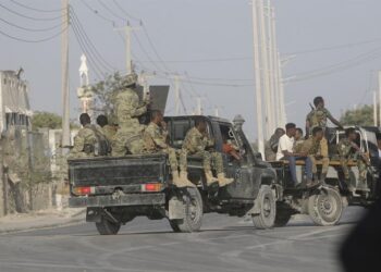 সন্ত্রাসবাদী গোষ্ঠী আল শাবাবের সঙ্গে সোমালিয়া সেনার লড়াইয়ে অন্তত ২০০ জনের মৃত্যু হয়েছে কয়েক সপ্তাহে