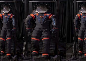 আর্টেমিস-৩ মিশনের নভোচারীদের জন্য একটি নতুন স্পেস স্যুট তৈরি করেছে নাসা