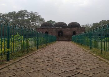 ভ্রমণ  : পশ্চিম মেদিনীপুরের ঐতিহাসিক স্থাপত্য আজও আকর্ষিত  করে পর্যটকদের, অজানা বহু ইতিহাসের স্বাক্ষী কুরুমবেড়া ফোর্ট