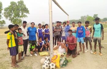 ‘বার’ পুজোয় মেতে উঠলেন আদিবাসী ফুটবলাররা