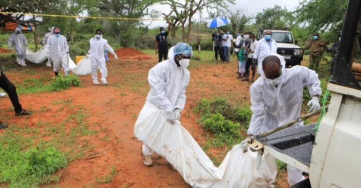 উপবাসে প্রাণ ত্যাগে স্বর্গবাসের কুসংস্কার ছড়িয়ে আত্মহত্যার প্ররোচনা দেওয়ার অভিযোগ কেনিয়ার চার্চের বিরুদ্ধে, জঙ্গলের কবর থেকে ২১ টি মৃতদেহ উদ্ধার