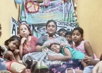 নববর্ষের আনন্দে মেতে উঠল আদরবাসার শিশুরা