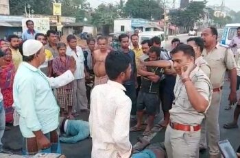 জাতীয় সড়কে মোটরভ্যানের পিছনে ট্রাকের ধাক্কা, নিহত ২, আহত ২