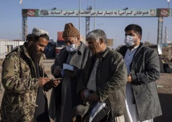 গত মার্চ মাসে ৫৪,০০০ আফগান উদ্বাস্তুকে বহিষ্কার করেছ ইরান