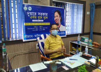 ‘দুয়ারে সরকার’ কর্মসূচির প্রথম দিন সাংবাদিক সম্মেলন করলেন আউশগ্রামের বিডিও