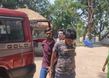 মোবাইল টাওয়ারের জেনারেটরের ডিজেল চোরকে হাতেনাতে ধরল ভাতার থানার পুলিশ