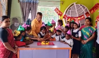 বিদ্যালয়ে ছাত্রছাত্রীদের জন্মদিন পালন করল ফলতা প্রাথমিক বিদ্যালয়