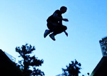 শ্বশুরবাড়িতে ২ জনকে কুপিয়ে খুন করে ছাদ থেকে ঝাঁপিয়ে পালাতে গিয়ে জামাইয়ের মৃত্যু