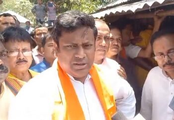 কালিয়াগঞ্জে কিশোরীকে ধর্ষণ খুনের ঘটনাকে পুলিশ ধামাচাপা দেওয়ার চেষ্টা করছে বলে অভিযোগ তুললেন সুকান্ত মজুমদার