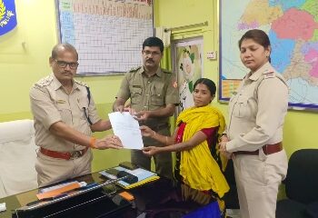 আউশগ্রাম পুলিশের মানবিক মুখের সাক্ষী থাকল এলাকাবাসী