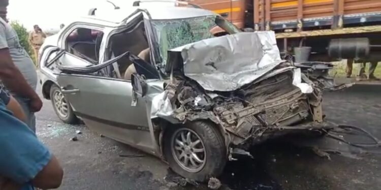 কেতুগ্রামে তেলের ট্যাঙ্কার ও চারচাকা গাড়ির মুখোমুখি সংঘর্ষে নিহত ৩, আহত ২