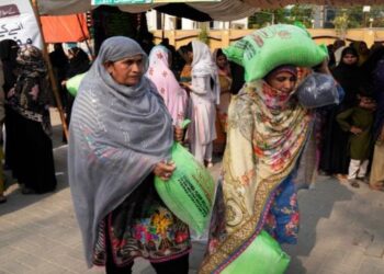 পাকিস্থানে খাদ্য বিতরণ কেন্দ্রে হুড়োহুড়িতে ১১ জনের পদস্পৃষ্ট হয়ে মৃত্যু