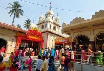 পয়লা বৈশাখে ভক্তদের ভীড় উপচে পড়লো  বর্ধমানের অধিষ্ঠাত্রী দেবী সর্বমঙ্গলার মন্দিরে