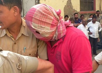 রাজু ঝা হত্যাকাণ্ড : দুর্গাপুরের এক বেসরকারী প্রতিষ্ঠানের কর্মীকে গ্রেপ্তার করে হেপাজতে নিল পুলিশ