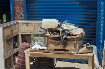 বাংলাদেশে সোনারুপোর গহনা বিক্রেতা দীনেশ রায়কে পিটিয়ে ১২ লক্ষাধিক টাকা লুটপাট চালালো আশরাফ মোল্লা ও তার দলবল