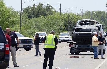 আমেরিকায় বাসস্টপে ভিড়ের মধ্যে ঢুকে গেল বেপরোয়া গাড়ি, নিহত ৮, আহত ১০