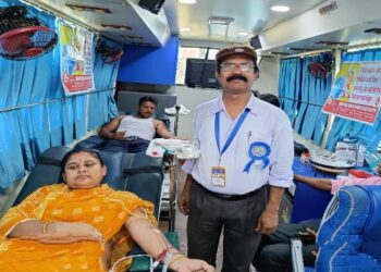 স্বেচ্ছাসেবী সংস্থার উদ্যোগে রক্তদান শিবির আউশগ্রামে