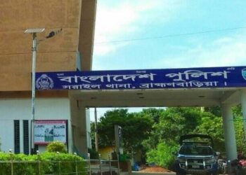 শিশুসন্তানের সামনে স্ত্রীকে নৃশংসভাবে কুপিয়ে খুন করল স্বামী