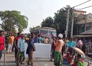 আদিবাসী সংগঠনের ‘বাংলা বনধ’ কর্মসূচিতে প্রভাব পড়ল দক্ষিণ থেকে উত্তরবঙ্গে