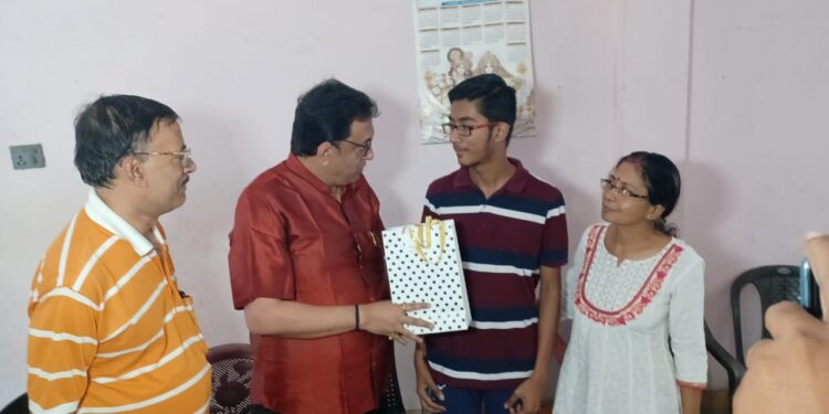 আইসিএসই বোর্ডের দশম শ্রেণীর পরীক্ষায় দেশের সেরা বর্ধমানের সম্বিত