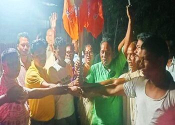 জলপাইগুড়িতে তৃণমূলে ভাঙন, বিজেপিতে যোগ দিল ২৫ পরিবার