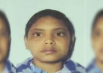 বিদ্যুতের খুঁটিতে টানা দেওয়া ধাতব তারে হাত দিতেই মর্মান্তিক মৃত্যু কাটোয়ায় যুবকের, দপ্তরের ভূমিকা নিয়ে ক্ষোভ