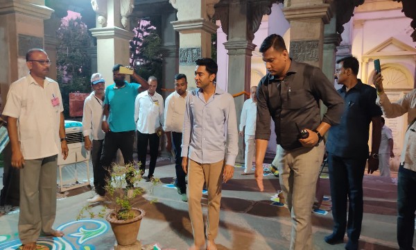 জেলায় জেলায় অভিষেকের কর্মসূচিতে প্রশাসনের অতি সক্রিয়তা নিয়ে প্রশ্ন উঠছে এলাকায়