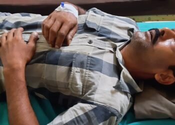 প্রতিবেশী কাকার বিরুদ্ধে গাছপালা নষ্ট করার অভিযোগ, প্রতিবাদ করায় দম্পতি বেদম মার