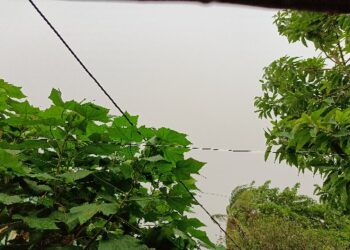 বৃষ্টির দেখা নেই, মুহুর্মুহু বজ্রপাতে ব্যাপক আতঙ্ক পূর্ব বর্ধমান জেলার ভাতারে