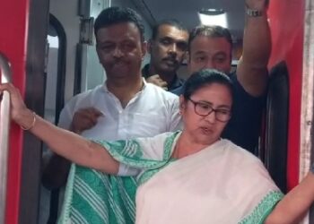 “উন্নয়নের কাজ আরো এগিয়ে নিয়ে চলুন”- মালদা যাবার পথে বর্ধমানের দলীয় নেতা ও প্রশাসনকে  বার্তা মুখ্যমন্ত্রীর