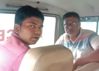 ড্রেন তৈরি নিয়ে বিবাদ চলাকালীন চললো গুলি-বরাত জোরে রক্ষা পেলেন প্রতিবেশী,বন্দুক সহ ধৃত বাবা ও ছেলে