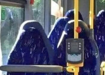 বোরখা ছাড়া মহিলাদের গাড়িতে তুলতে নিষেধ করল তালিবান