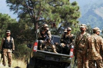 পাকিস্তানের বান্নু জেলায় নিরাপত্তা বাহিনী এবং সন্ত্রাসীদের গুলির লড়াই, দুই সেনাসহ মৃত ৪