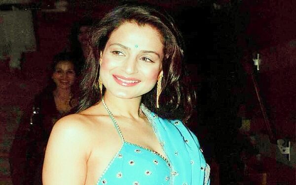 আর্থিক প্রতারণা মামলায় আদালতে হাজিরা এড়ালেন অভিনেত্রী আমিশা প্যাটেল