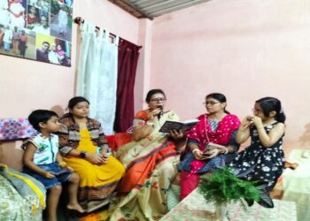 ঘরোয়া আড্ডার মধ্য দিয়ে সাহিত্য চর্চায় মেতে উঠলেন দুর্গাপুরবাসী