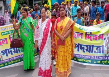 হুল উৎসবে মেতে উঠল গুসকরা পুরসভার সাঁওতাল সম্প্রদায়